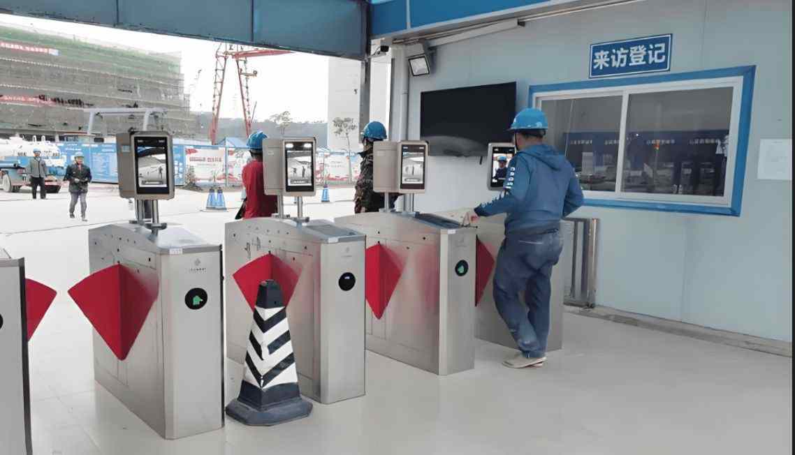 智慧工地實(shí)名制管理人臉識(shí)別技術(shù)，保障工地安全